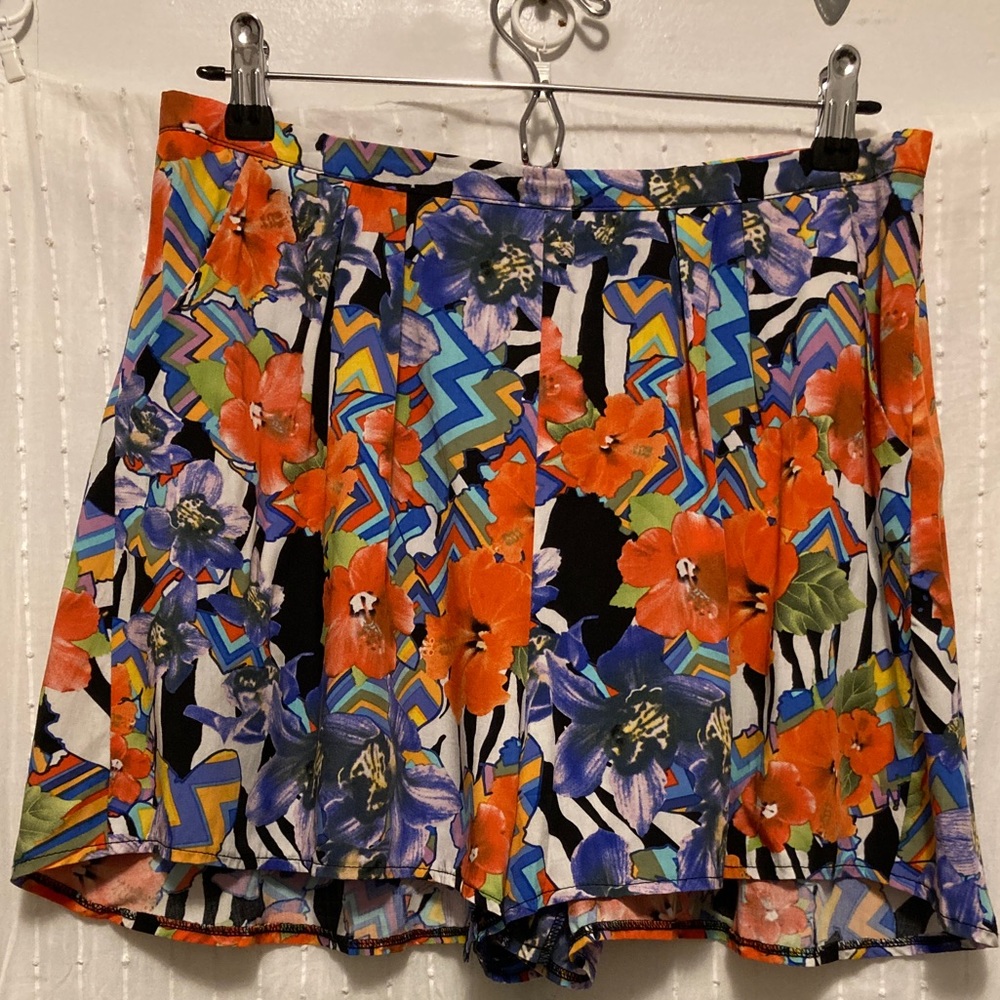 Sarah Duke printed floral high waisted shorts